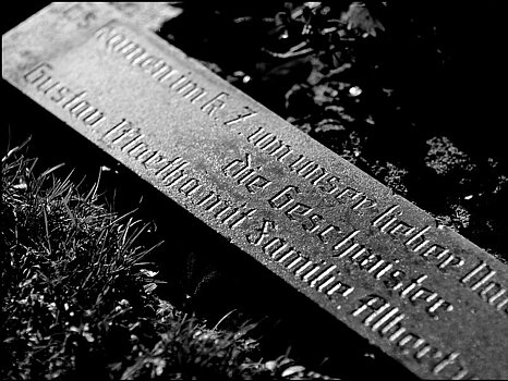 Detail eines Grabdenkmals