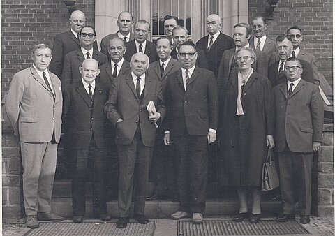 Eleonore Pollmeyer 1975 mit Vertretern des Stadtrates, Foto: AWO Coesfeld